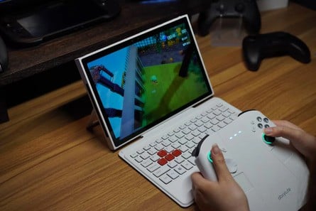 Abxylute's $1,700 Handheld PC Resurrects The 3DS's Glasses-Free 3D, But Using Mario To Promote It Might Not Be The Best Idea 1